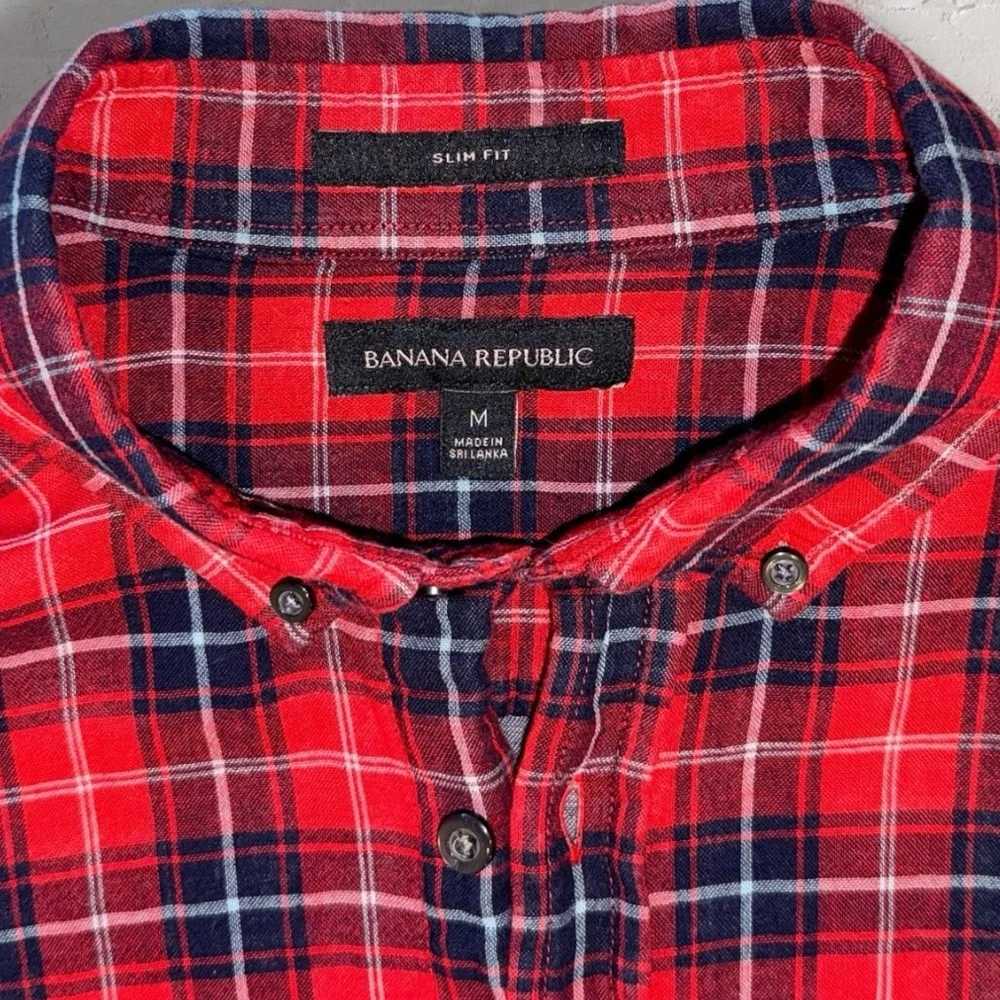 Banana Republic Slim Fit Plaid Flannel Shirt Red Navy Check Cotton Medium